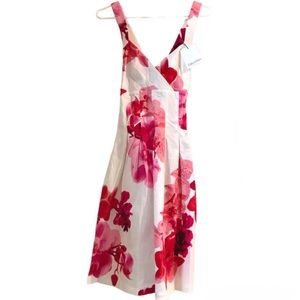 NWT CALVIN KLEIN Orchid Floral Dress in a Women’s Size 4